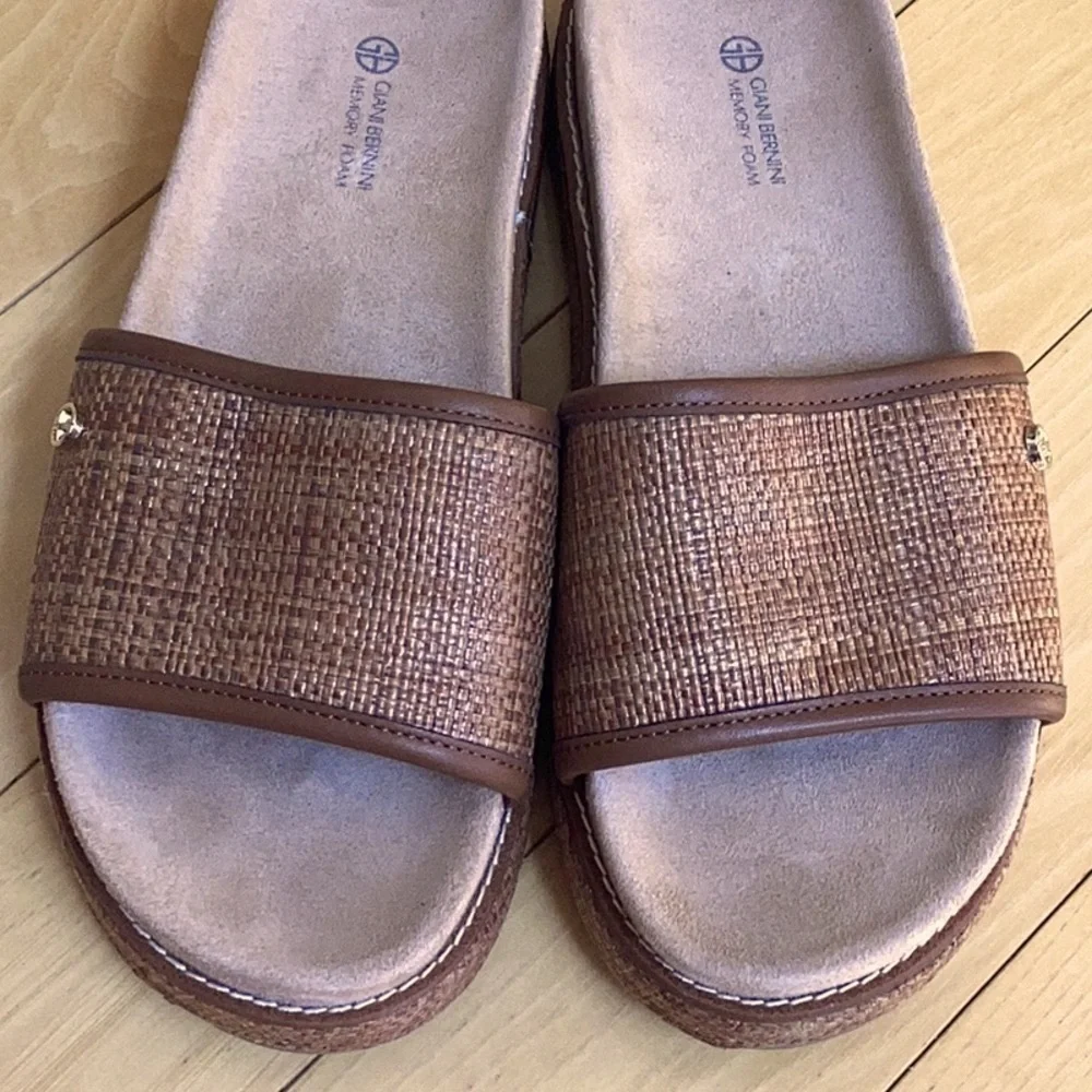Giani Bernini Joanna, memory foam slide on sandals. Women’s size 7.5